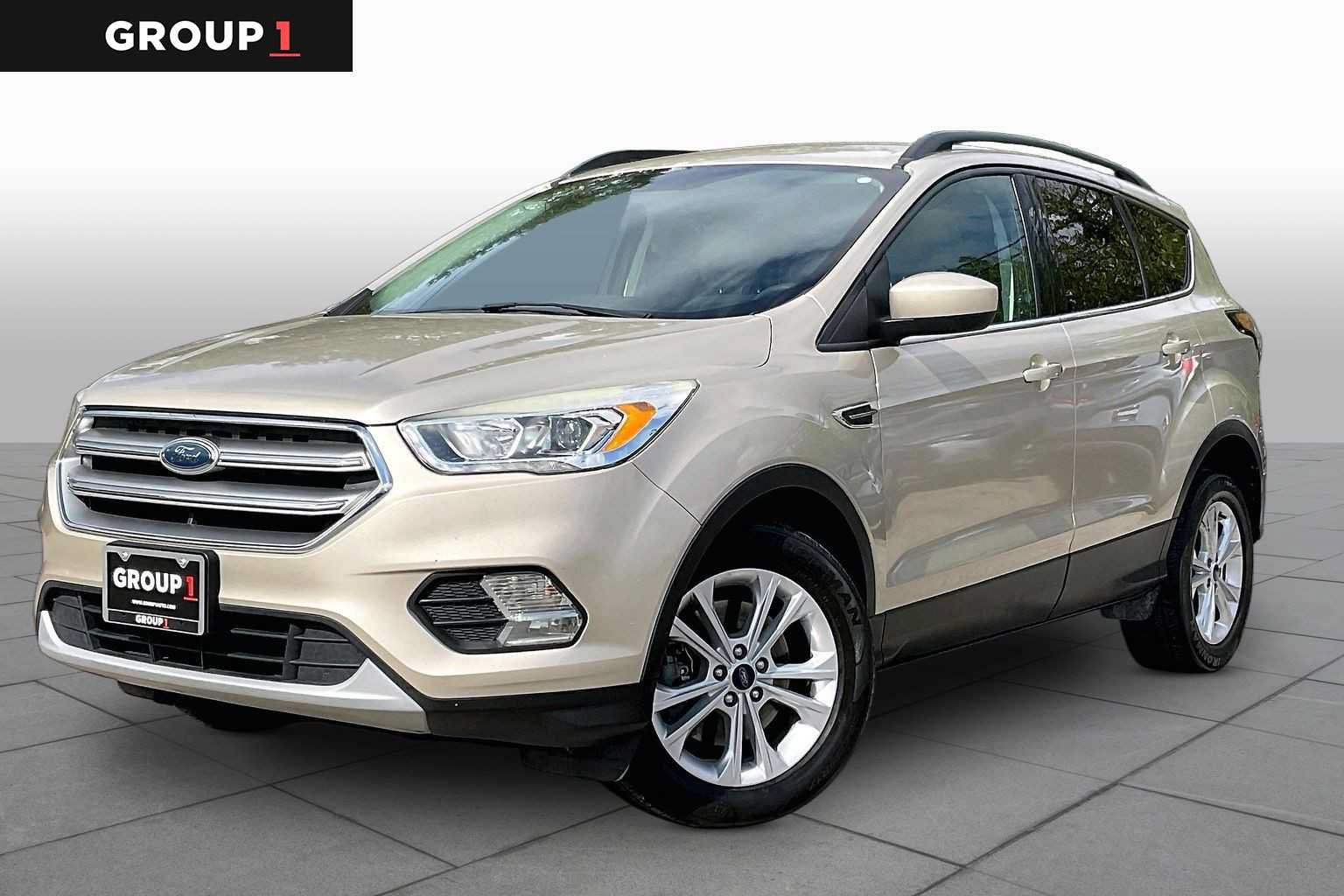 Used 2017 Ford Escape SE w/ Equipment Group 201A FWD image 1