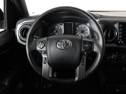 Used 2022 Toyota Tacoma TRD Off-Road w/ Technology Package AWD/4WD image 8
