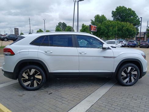 New 2026 Volkswagen Atlas Cross Sport SE FWD image 8