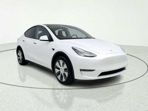 Used 2022 Tesla Model Y Long Range AWD/4WD image 1
