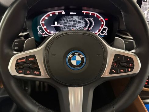 Used 2023 BMW 530e w/ Executive Package image 23