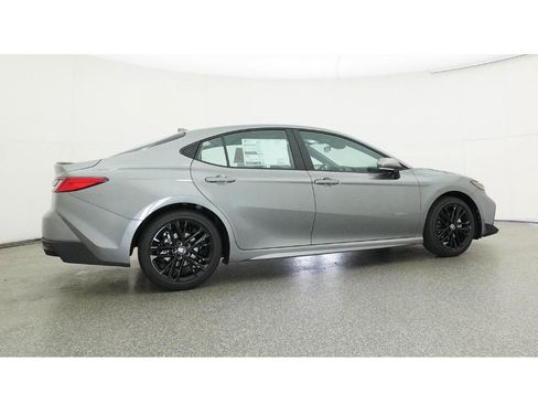 Used 2026 Toyota Camry SE FWD image 26
