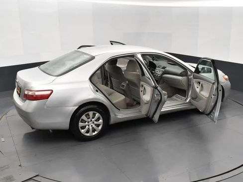 Used 2009 Toyota Camry LE image 5