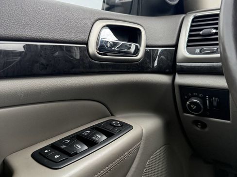 Used 2011 Jeep Grand Cherokee Laredo image 13