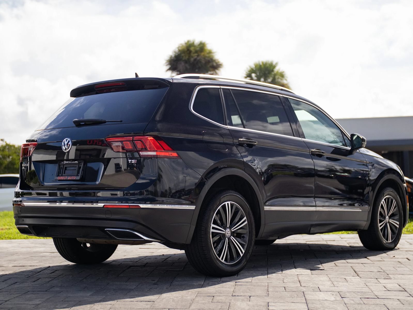 Used 2018 Volkswagen Tiguan SEL FWD image 13