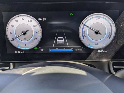 Certified 2023 Hyundai Elantra Limited FWD image 17
