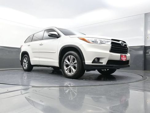 Used 2015 Toyota Highlander XLE AWD/4WD image 32