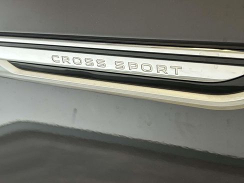 Used 2023 Volkswagen Atlas Cross Sport SE w/ Panoramic Sunroof Package FWD image 8