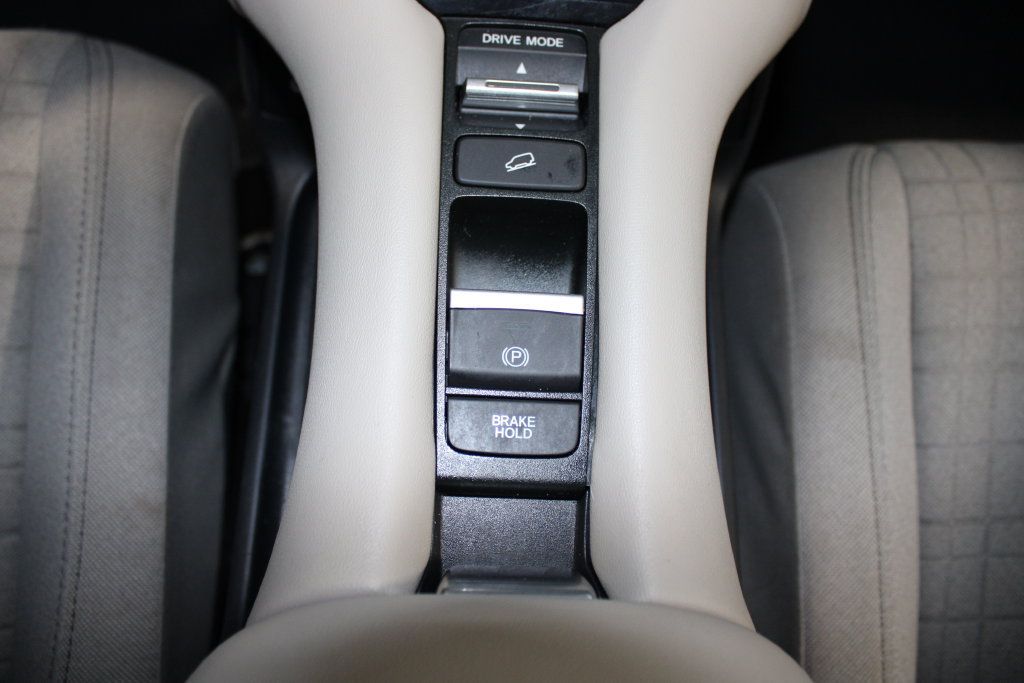 Used 2025 Honda HR-V LX image 17
