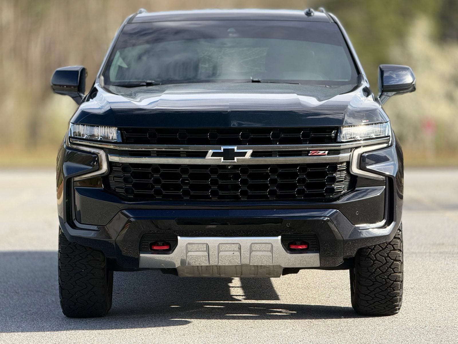 Used 2022 Chevrolet Tahoe Z71 w/ Luxury Package AWD/4WD image 2
