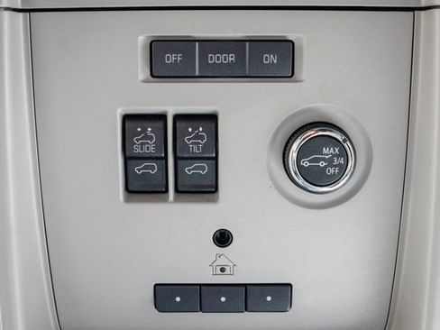 Used 2019 GMC Yukon XL SLT w/ Open Road Package AWD/4WD image 52