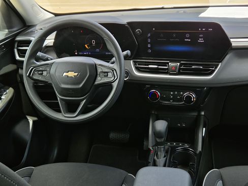 Used 2025 Chevrolet TrailBlazer LT AWD/4WD image 20