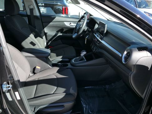 Used 2023 Kia Forte LXS image 28