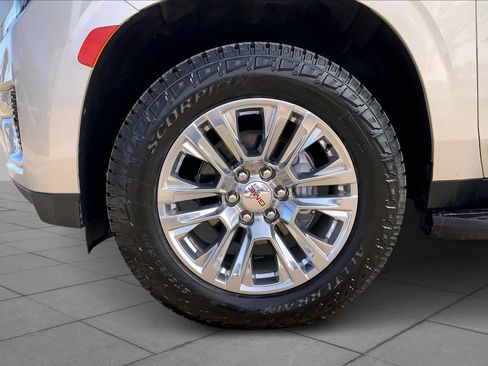 Used 2022 GMC Yukon XL Denali image 10