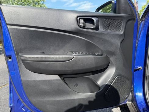 Used 2024 Hyundai Venue Limited FWD image 9