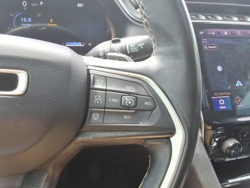 Used 2022 Jeep Grand Cherokee L Limited AWD/4WD image 27