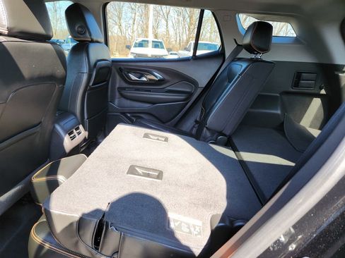 Used 2024 GMC Terrain AT4 image 32