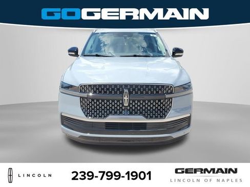 New 2026 Lincoln Navigator L Reserve AWD/4WD image 3