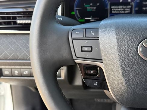 Used 2025 Toyota Camry XLE FWD image 12