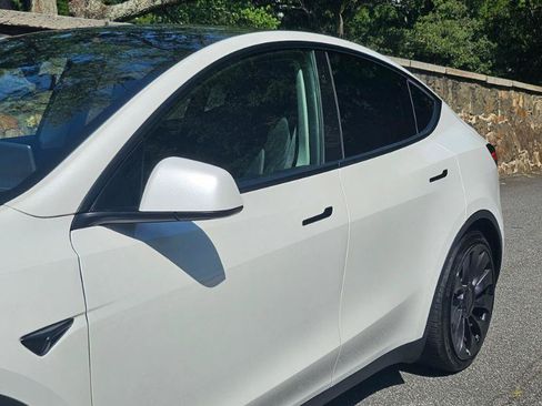 Used 2023 Tesla Model Y Performance AWD/4WD image 22