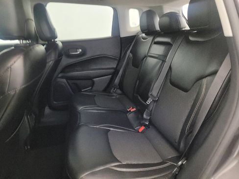 Used 2018 Jeep Compass Latitude w/ Cold Weather Group AWD/4WD image 18