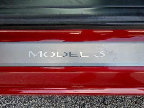 Used 2018 Tesla Model 3 Long Range image 9