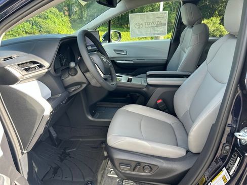 New 2026 Toyota Sienna XLE AWD/4WD image 9
