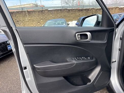 Used 2022 Hyundai Venue SEL w/ Cargo Package image 31