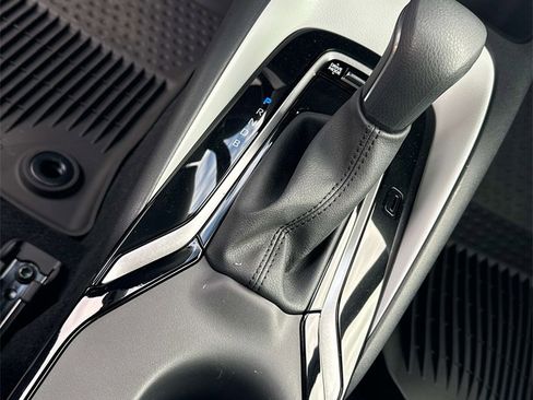 Used 2025 Toyota Corolla SE image 20