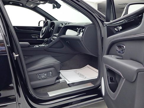 New 2025 Bentley Bentayga image 39