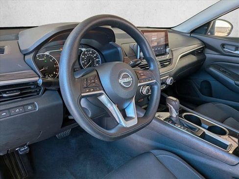 Used 2024 Nissan Altima 2.5 SV FWD image 10
