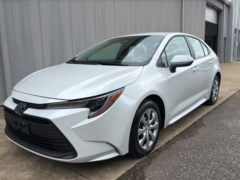 Used 2026 Toyota Corolla LE FWD image 7