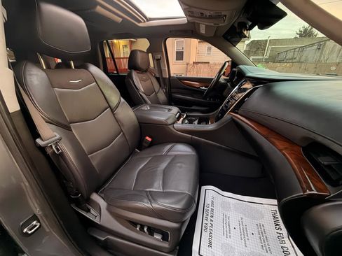 Used 2018 Cadillac Escalade Premium Luxury image 36