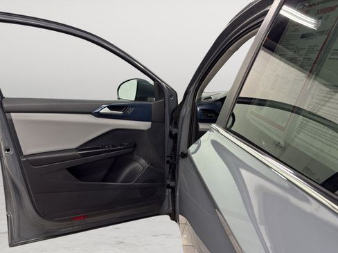 Used 2023 Volkswagen Taos SE image 14