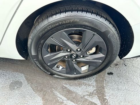 Used 2023 Hyundai Elantra SEL w/ Cargo Package image 24