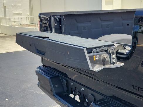 Used 2022 Chevrolet Silverado 2500 LTZ w/ LTZ Plus Package AWD/4WD image 14