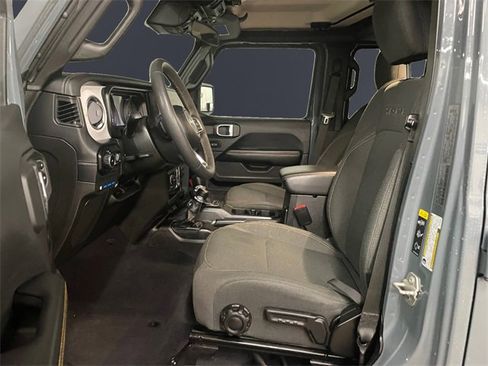 Used 2024 Jeep Wrangler Unlimited Sahara image 9