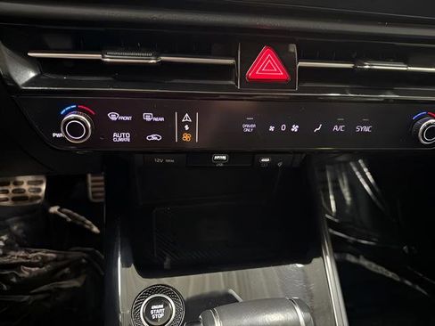 Used 2023 Kia Niro SX Touring FWD image 22