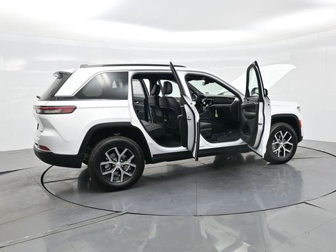 New 2025 Jeep Grand Cherokee Limited image 38