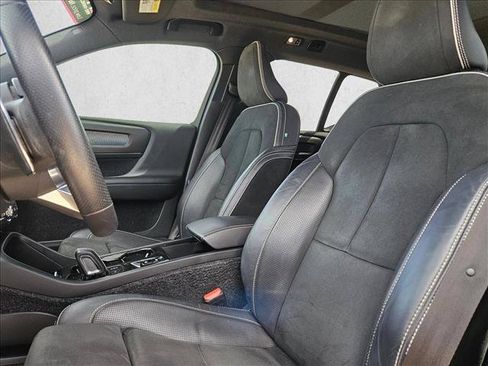 Used 2019 Volvo XC40 T5 R-Design AWD/4WD image 16
