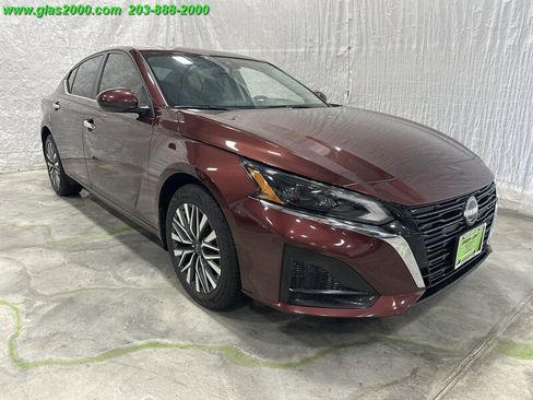Used 2023 Nissan Altima 2.5 SV AWD/4WD image 2