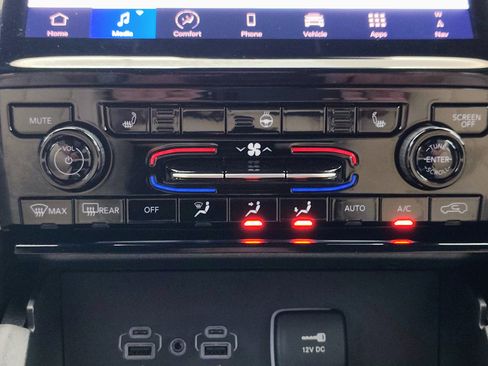 Used 2024 Jeep Grand Cherokee Limited image 38