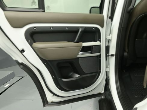 Used 2020 Land Rover Defender 110 HSE AWD/4WD image 20