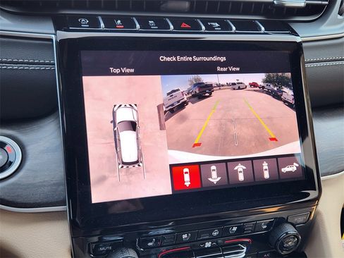 New 2025 Jeep Grand Cherokee Limited w/ Luxury Tech Group II image 13