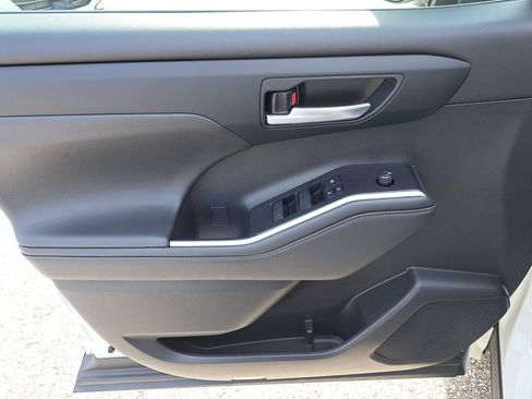 Certified 2021 Toyota Highlander XLE image 15