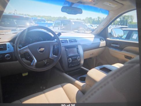 Used 2013 Chevrolet Suburban LT AWD/4WD image 10