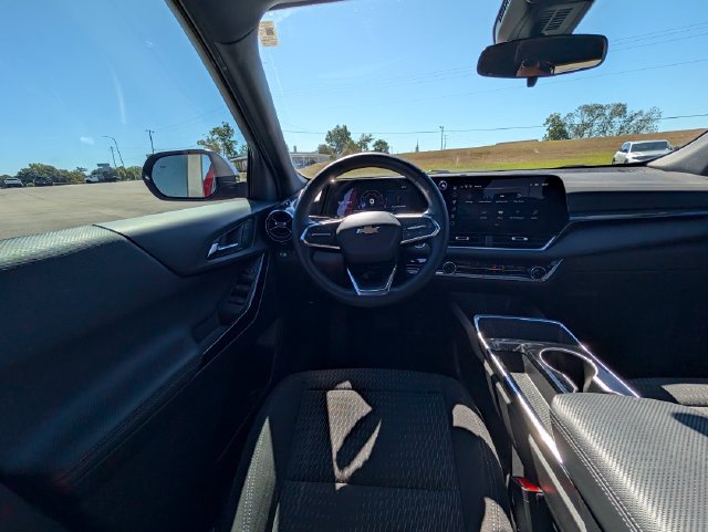 Used 2025 Chevrolet Equinox LT FWD image 13