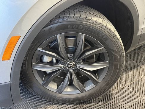 Used 2023 Volkswagen Tiguan SE AWD/4WD image 34