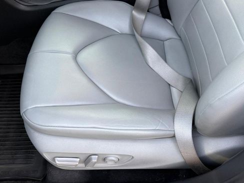 Used 2022 Toyota Highlander XLE image 19