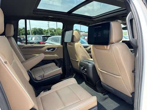 Used 2023 Chevrolet Suburban Premier w/ Advanced Technology Package AWD/4WD image 16